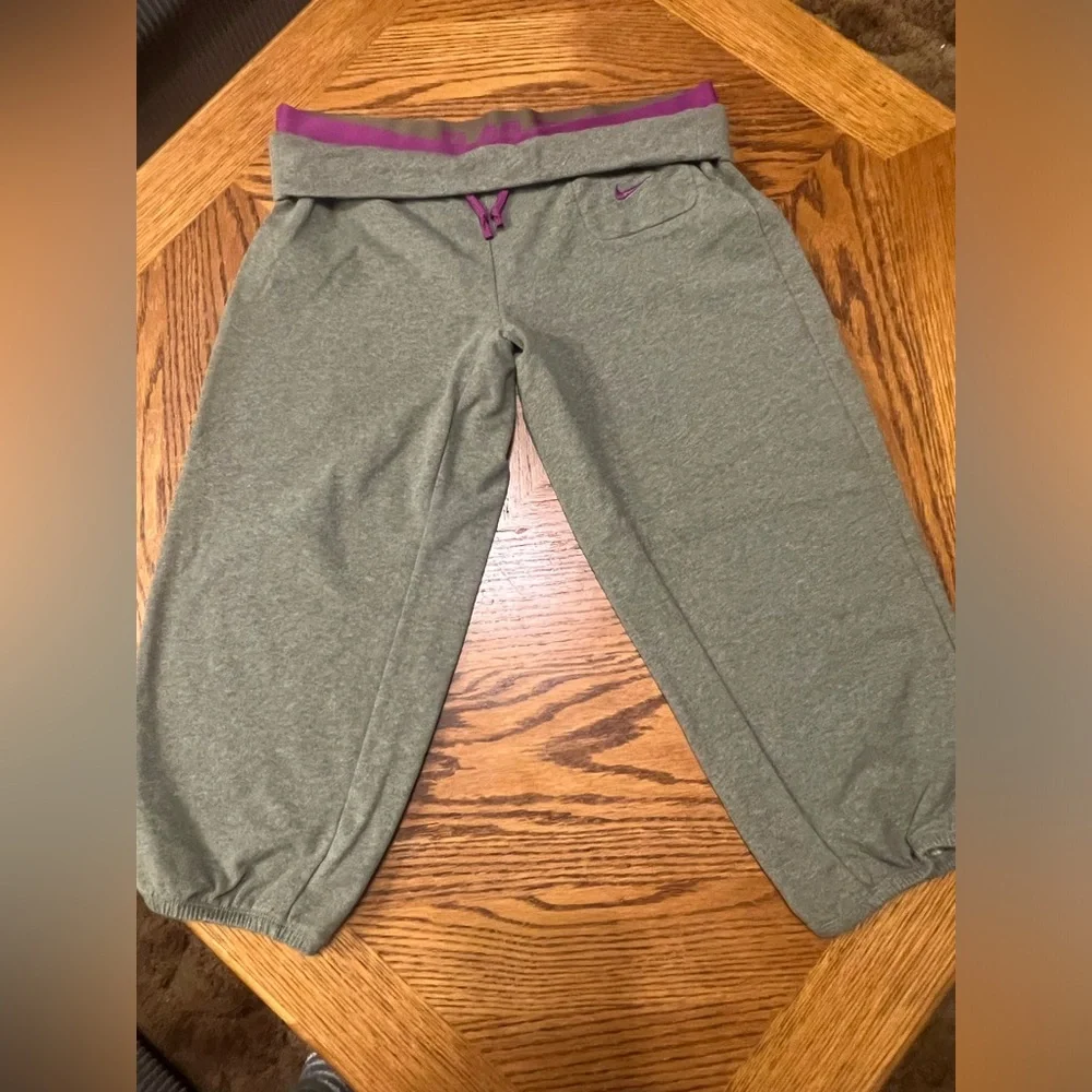 Nike Dri-Fit Capris. Size S - Picture 1 of 8